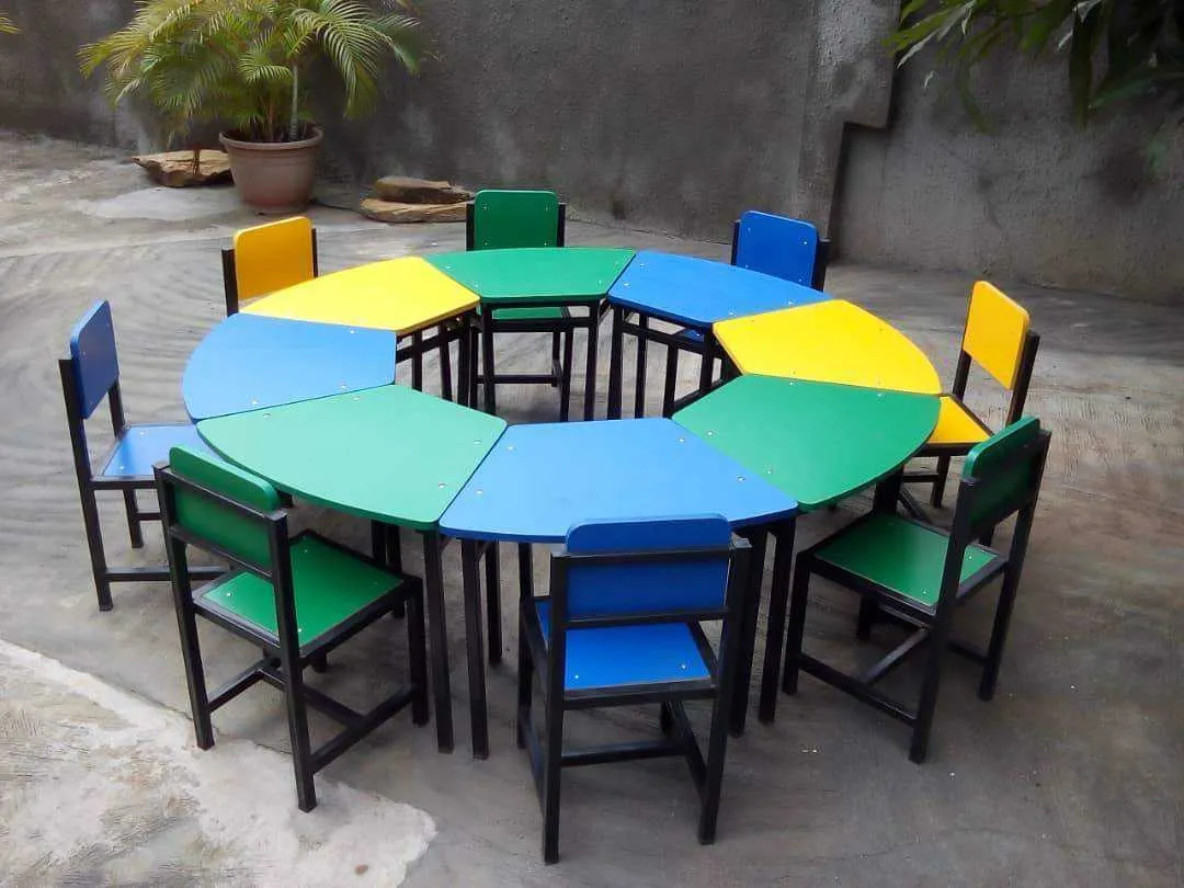 8-Seat Round Student Activity Table Basic 1 - 4