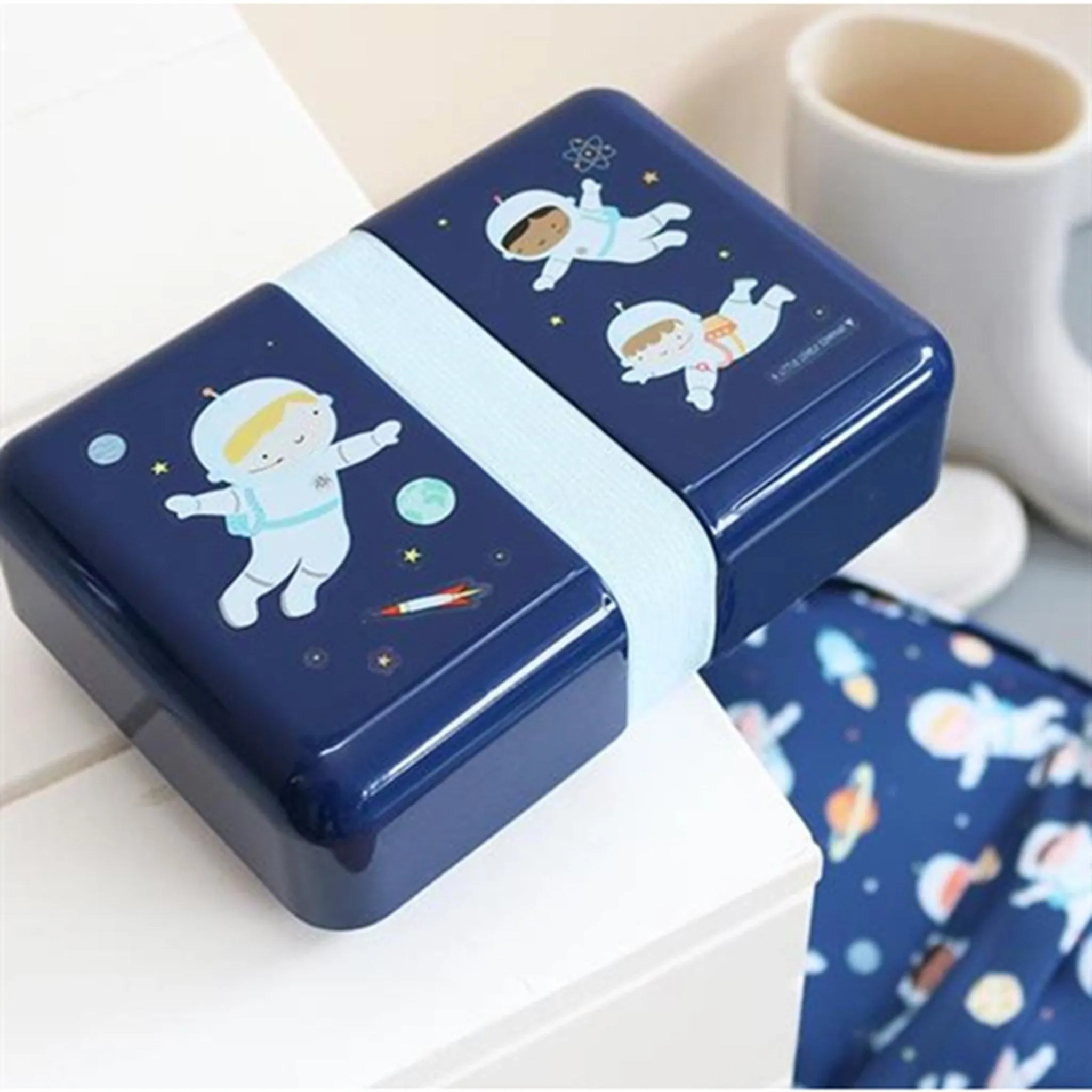 A Little Lovely Company Lunch Box Astronauts