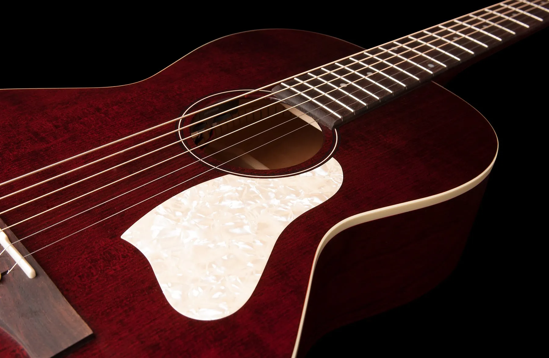 Art & Lutherie 042401 Roadhouse Tennessee Red A/E Parlor Acoustic Electric MADE In CANADA